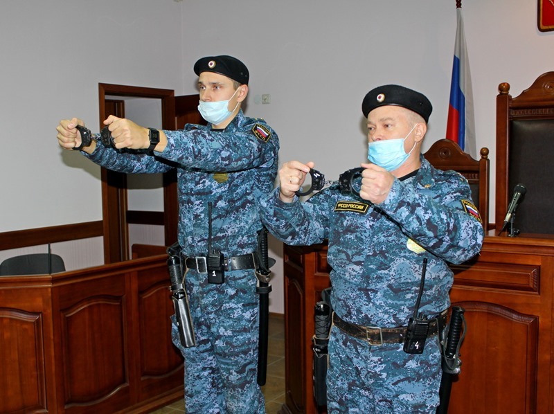 Калининградские приставы учились обеспечивать безопасность в суде