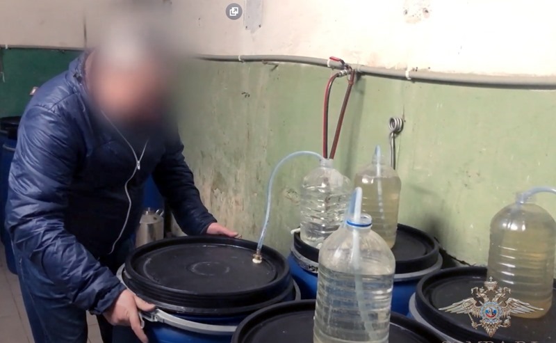 В Калининграде полиция задержала калининградца, производившего алкогольный суррогат