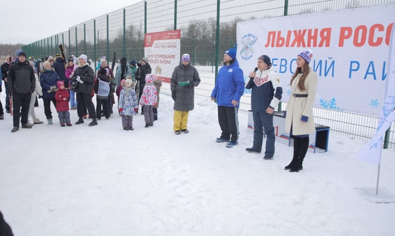 Депутат Михаил Романов посетил петербургский парк им. С. Есенина для открытия лыжной гонки «Лыжня России 2022»