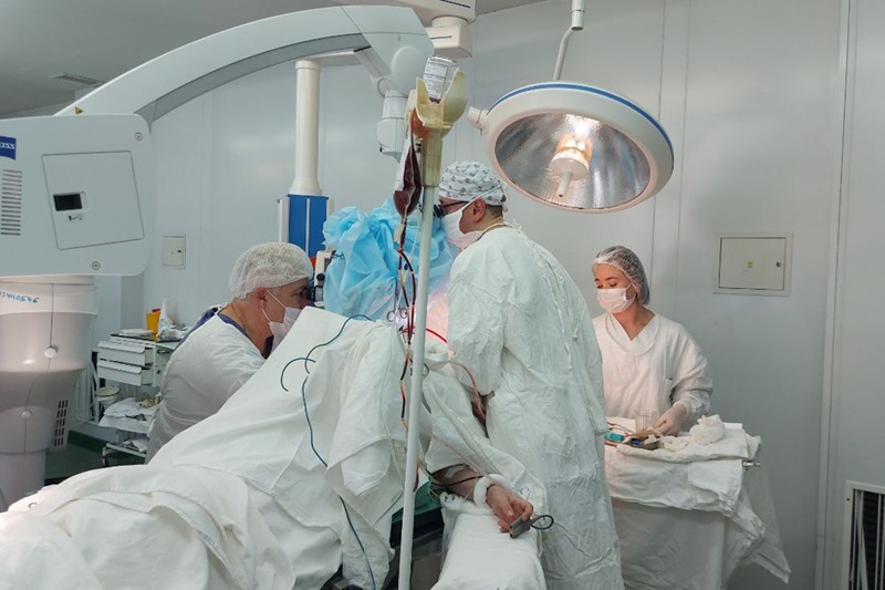 Калининградские хирурги удалили у 14-летнего пациента опухоль мозга размером с теннисный мяч