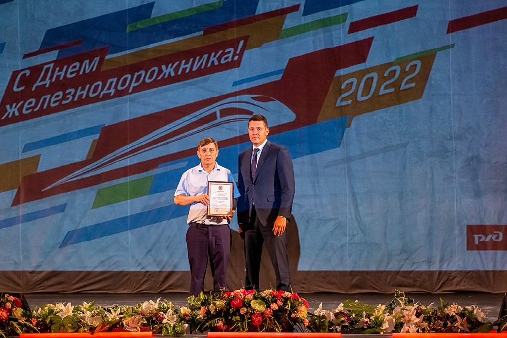 Алиханов поздравил калининградских железнодорожников с профессиональным праздником