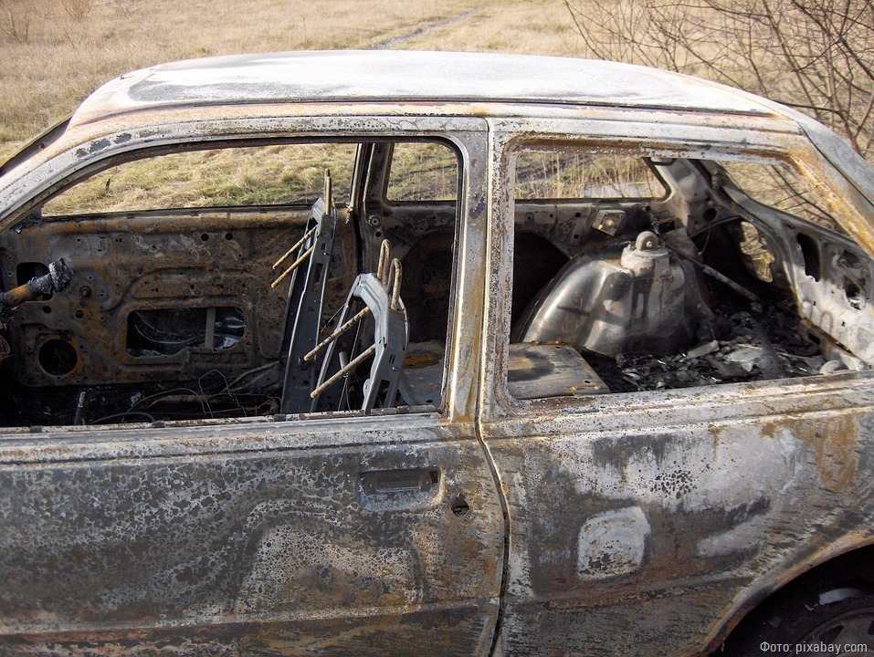 Калининградка подговорила приятеля сжечь автомобиль человека