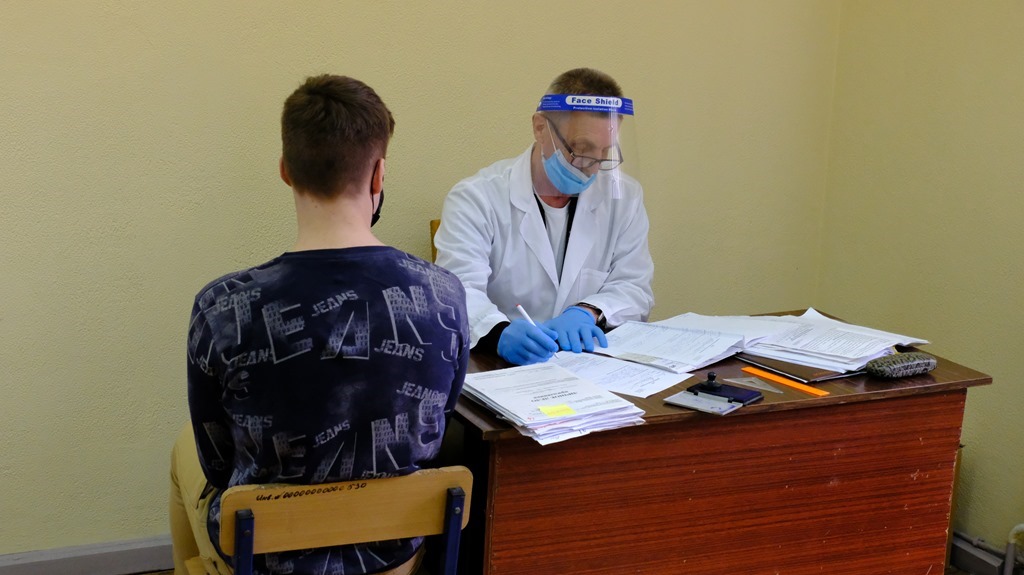 Калининградец через суд пытается добиться для сына-диабетика сенсоров для мониторинга глюкозы