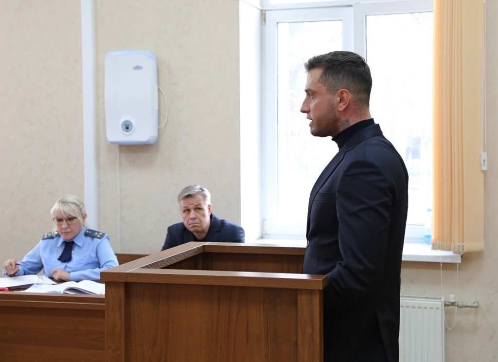 Избившего актера Прилучного приговорили к полутора годам исправительных работ