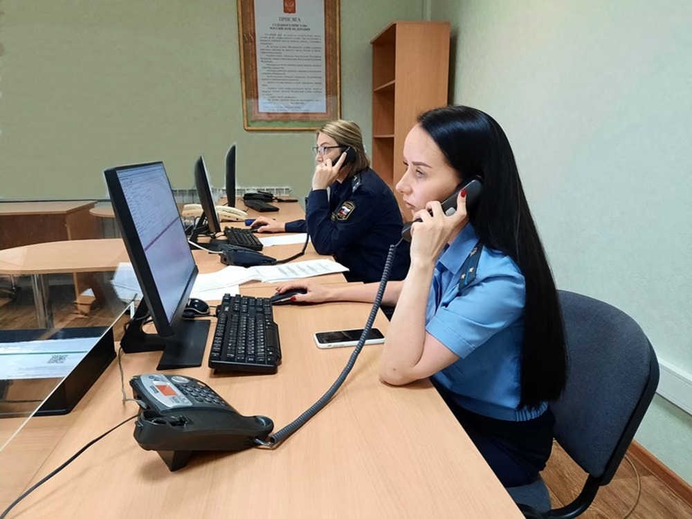 Калининградские приставы в 2022 году обработали более 20 тысяч звонков