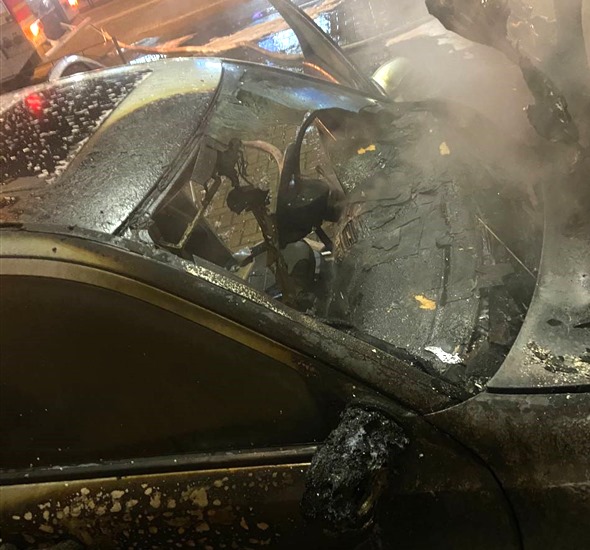 В Калининграде ночью сгорел припаркованный на улице Генерала Озерова автомобиль
