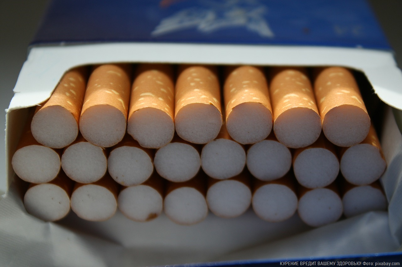 Пара калининградцев попались на продаже 30 коробок сигарет