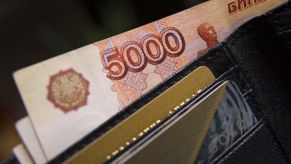 13-летний сын калининградки проиграл другу в «миллионерах» 100 тысяч рублей