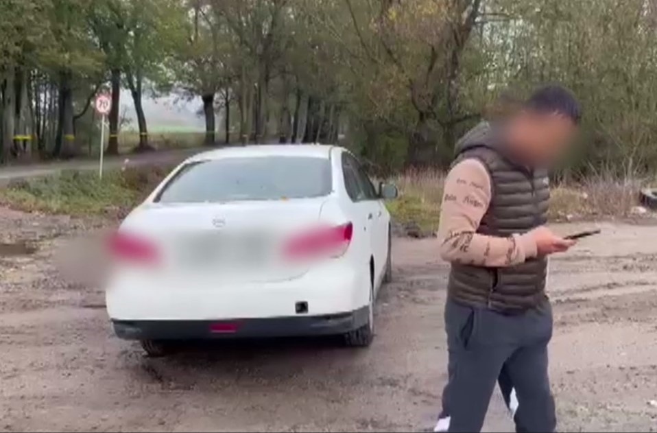 Сотрудники ГИБДД остановили автомобиль с пачкой штрафов на полмиллиона рублей