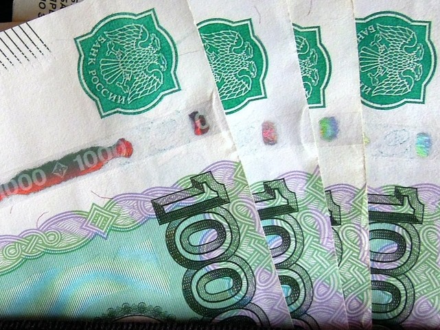 56,5 тысячи рублей достигла средняя зарплата калининградцев в октябре