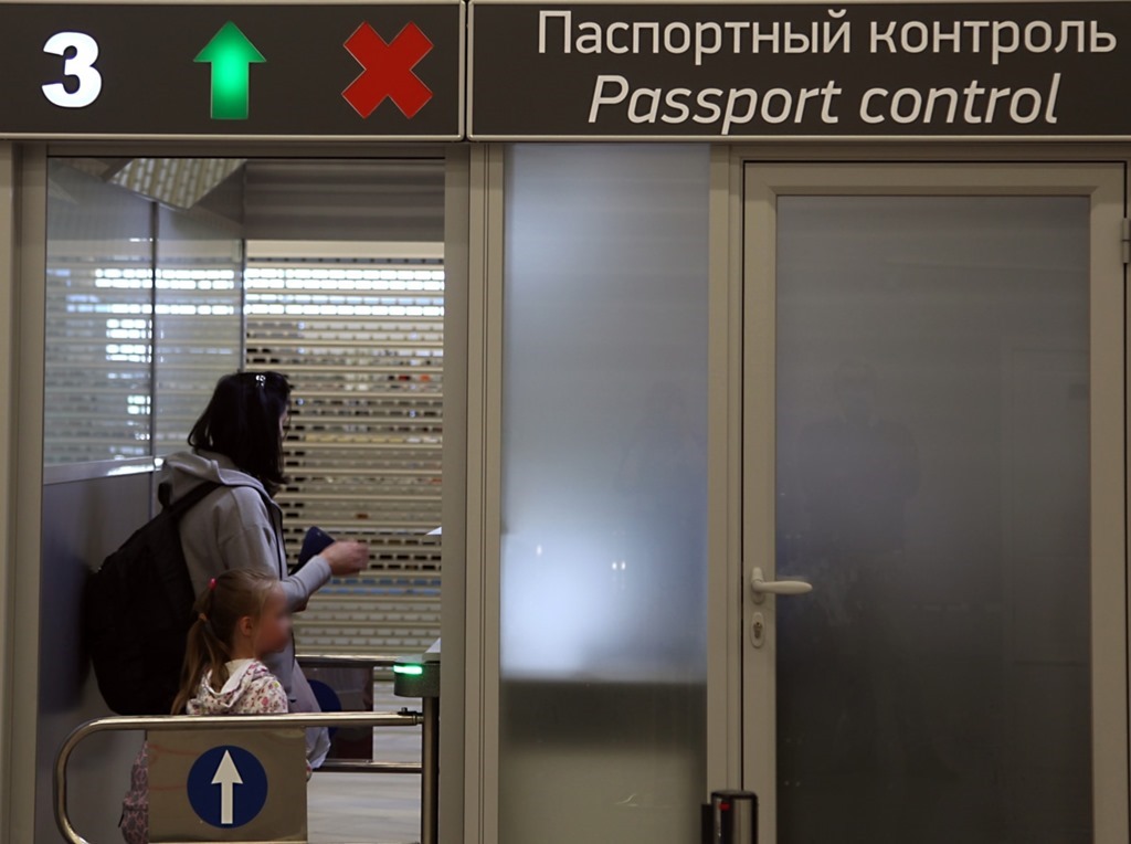 Улететь в Белоруссию калининградцы с детьми смогут только с подтверждением гражданства у ребёнка