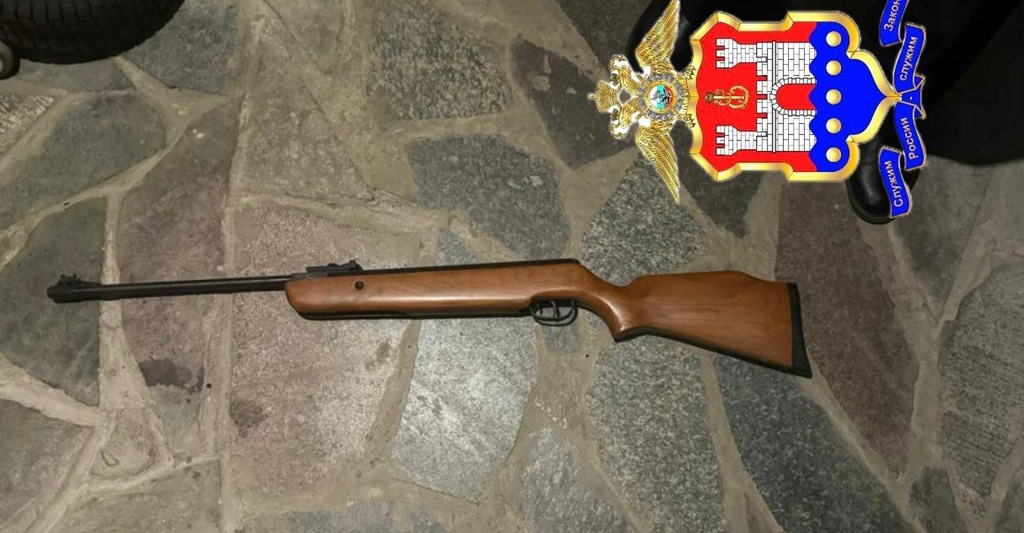 На выставке оружия в поселковом музее под Калининградом ребёнок выстрелил из винтовки