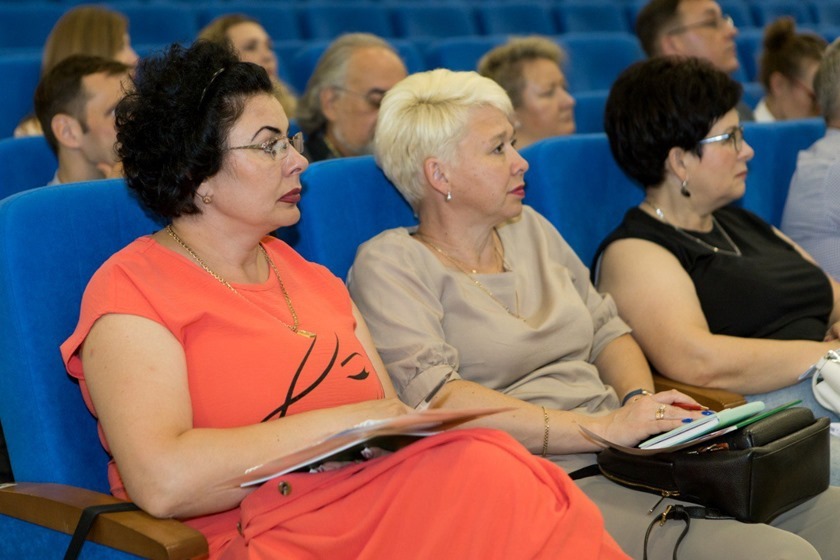 Министр образования Калининградской области собрала директоров школ на семинар-совещание