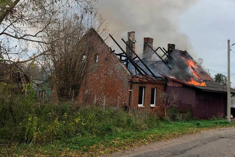 В Подгорном сгорела крыла дома на две семьи