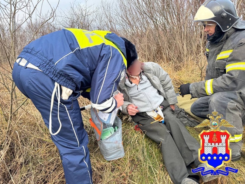 Полицейские оказали первую помощь пострадавшему в ДТП калининградцу