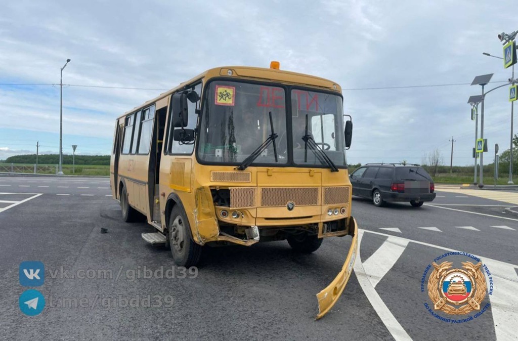 ДТП с участием школьного автобуса близ Нестерова