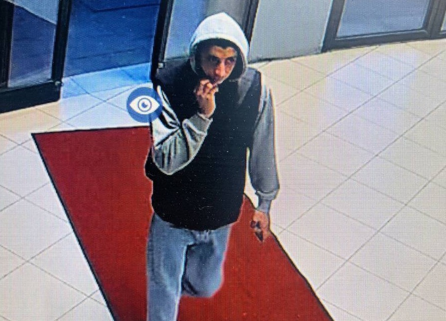 Полиция Калининграда ведет розыск подозреваемого в краже из банкомата