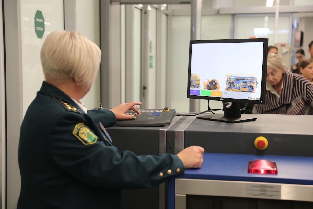 Таможенники аэропорта Калининграда выявили крупные партии товаров в багаже пассажиров