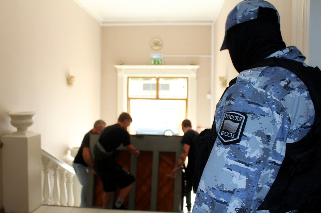 В центре Калининграда судебные приставы добились освобождения незаконно занятого здания