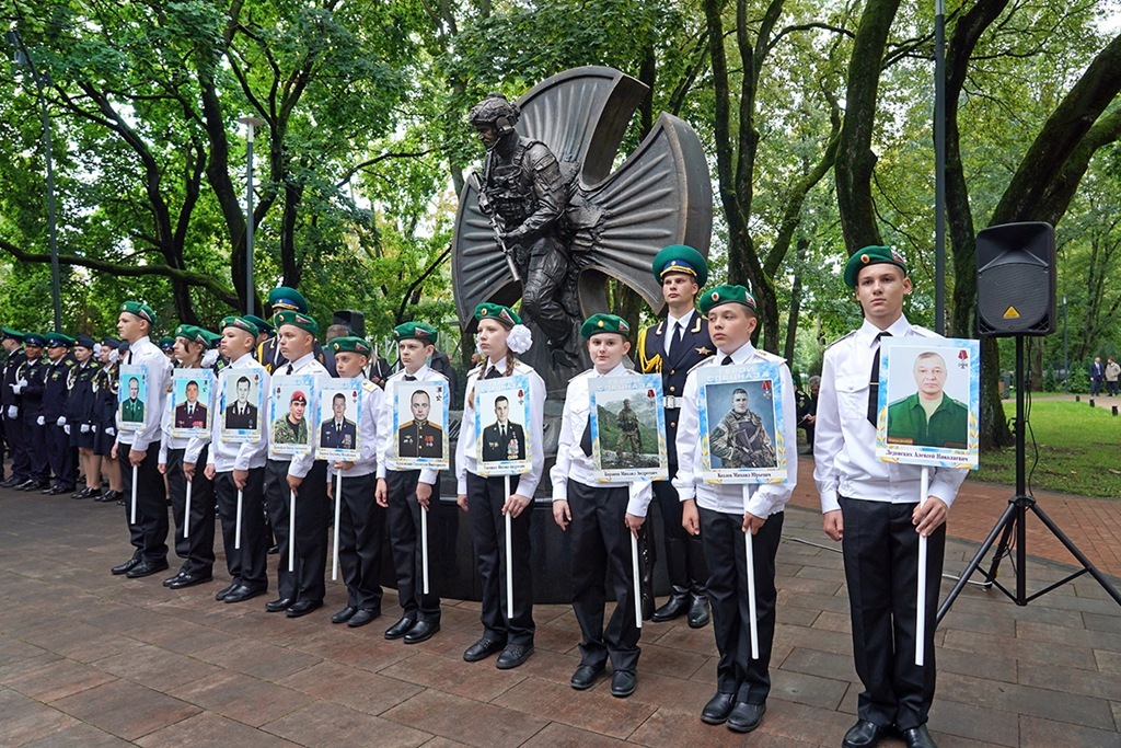 Живая память: Калининград почтил героев, павших в борьбе с терроризмом