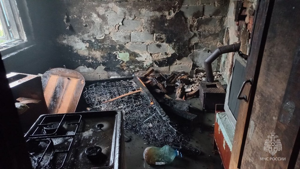 МЧС ликвидировало пожар в жилом доме под Калининградом