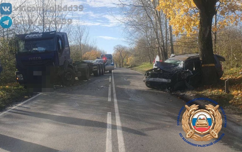 На трассе под Балтийском Toyota столкнулась с грузовиком при обгоне На трассе под Балтийском Toyota столкнулась с грузовиком при обгоне