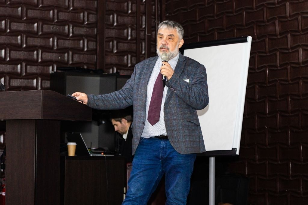 Докладчик Никита Черенцов, директор Зоологического института РАН, доктор биологических наук, член-корреспондент РАН Докладчик Никита Черенцов, директор Зоологического института РАН, доктор биологических наук, член-корреспондент РАН