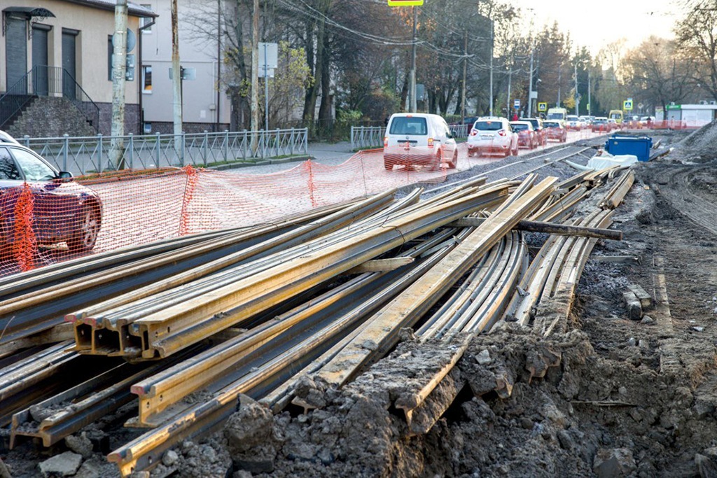 Калининград обновляет тротуары и трамвайные пути: 700 млн рублей на пешеходные зоны