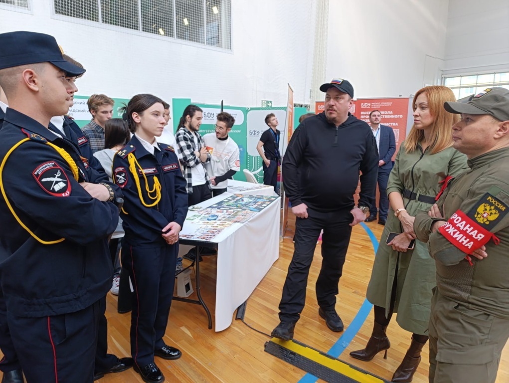 Калининградские транспортные полицейские представили профессию на выставке «PRO Образование»