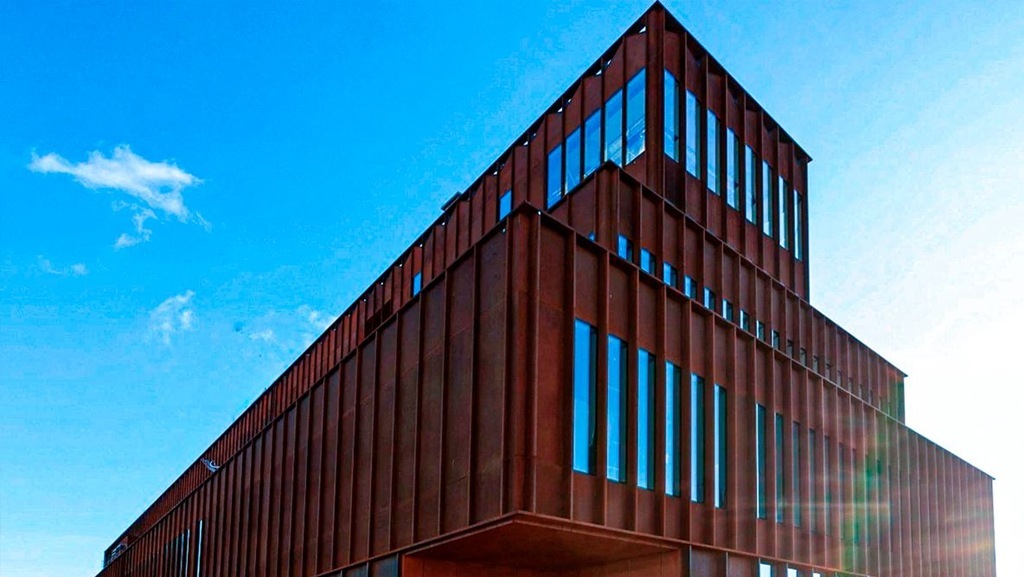 В Калининграде открыли уникальную театральную школу на Октябрьском острове В Калининграде открыли уникальную театральную школу на Октябрьском острове