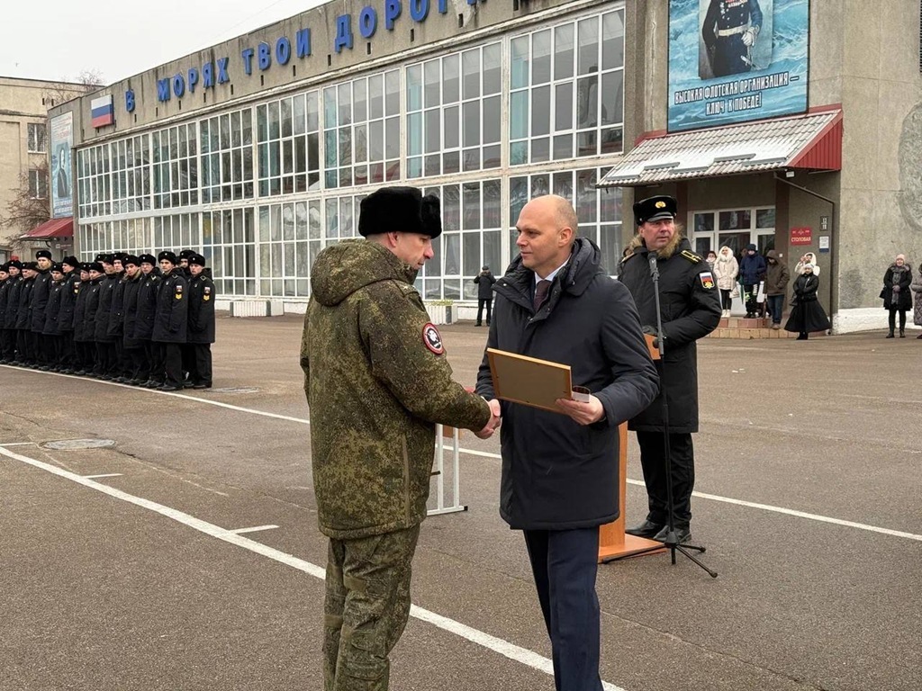 Губернатор поздравил калининградских резервистов с присвоением званий Губернатор поздравил калининградских резервистов с присвоением званий