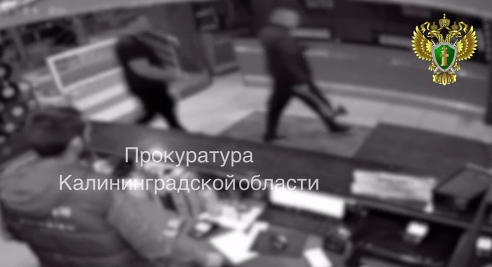 Калининградец пришёл в бар с топором и устроил погром Калининградец пришёл в бар с топором и устроил погром