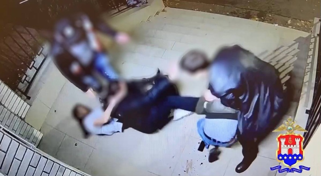 В Калининграде задержаны двое мужчин, избивших семейную пару после отказа в знакомстве