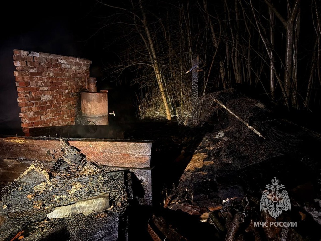 В посёлке Комсомольск при пожаре в хозпостройке погиб мужчина В посёлке Комсомольск при пожаре в хозпостройке погиб мужчина