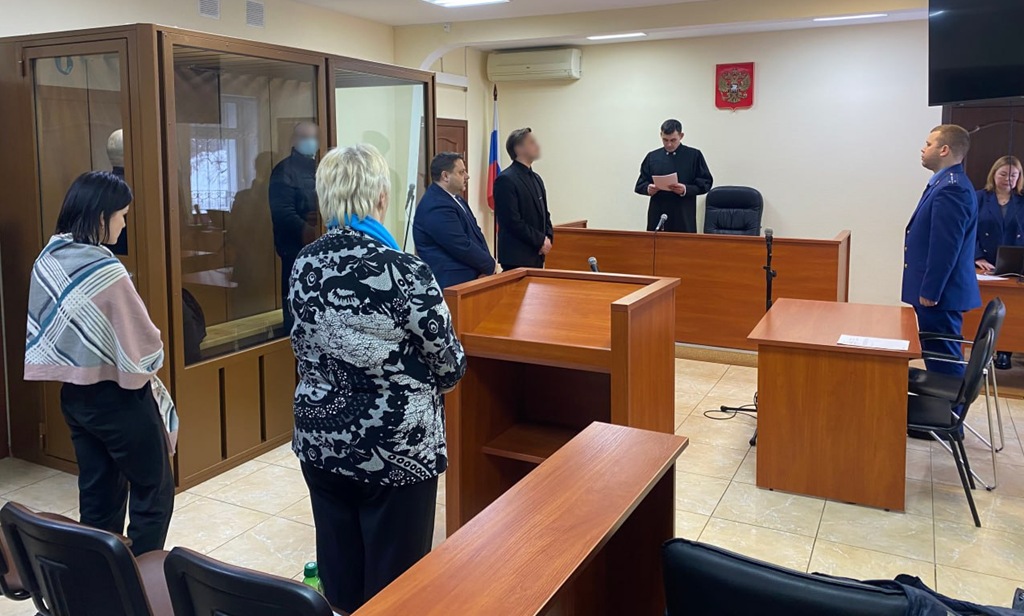 Жители Калининградской области получили по 5,5 лет колонии за попытку контрабанды янтаря на 7,2 млн рублей