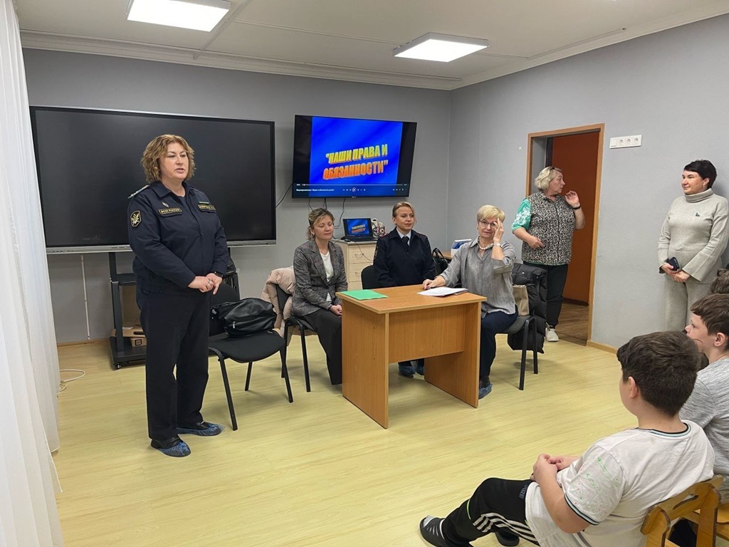 В Багратионовске приставы провели правовой урок для воспитанников детского дома