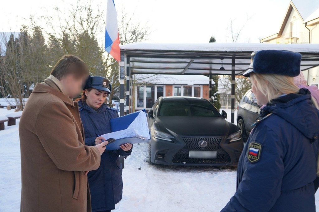За долги в два миллиона у калининградца арестовали Lexus За долги в два миллиона у калининградца арестовали Lexus